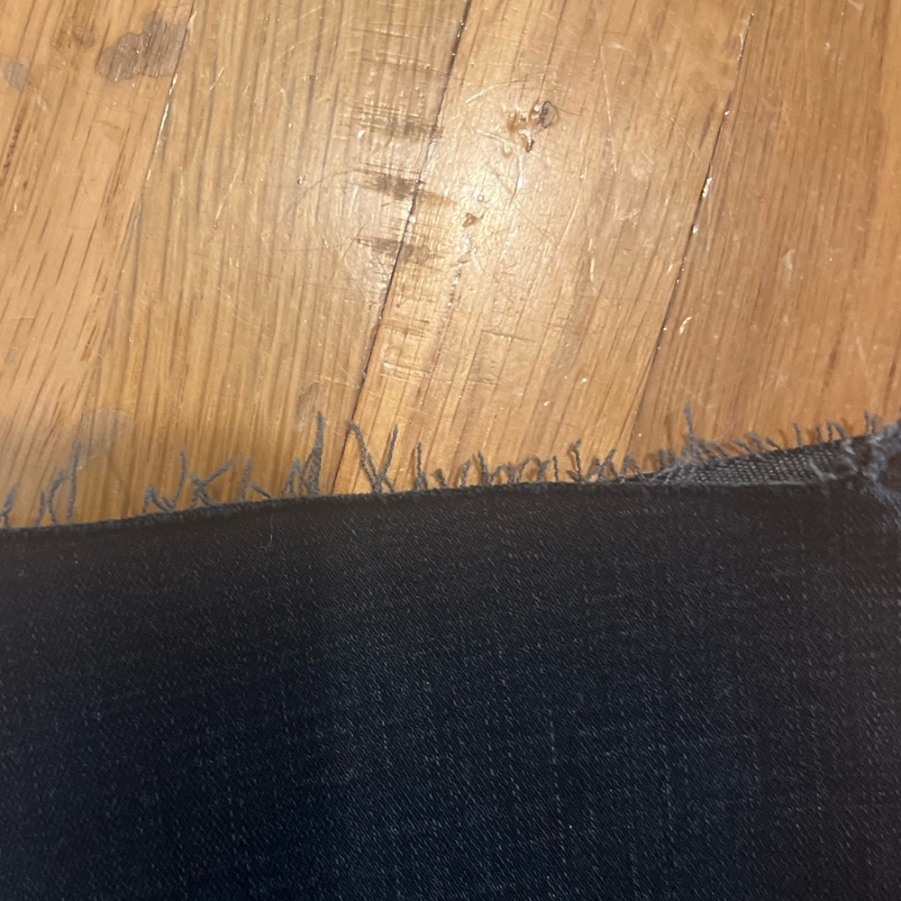 GOOD AMERICAN ALWAYS FITS GOOD CLASSIC SLIM STRAIGHT JEANS